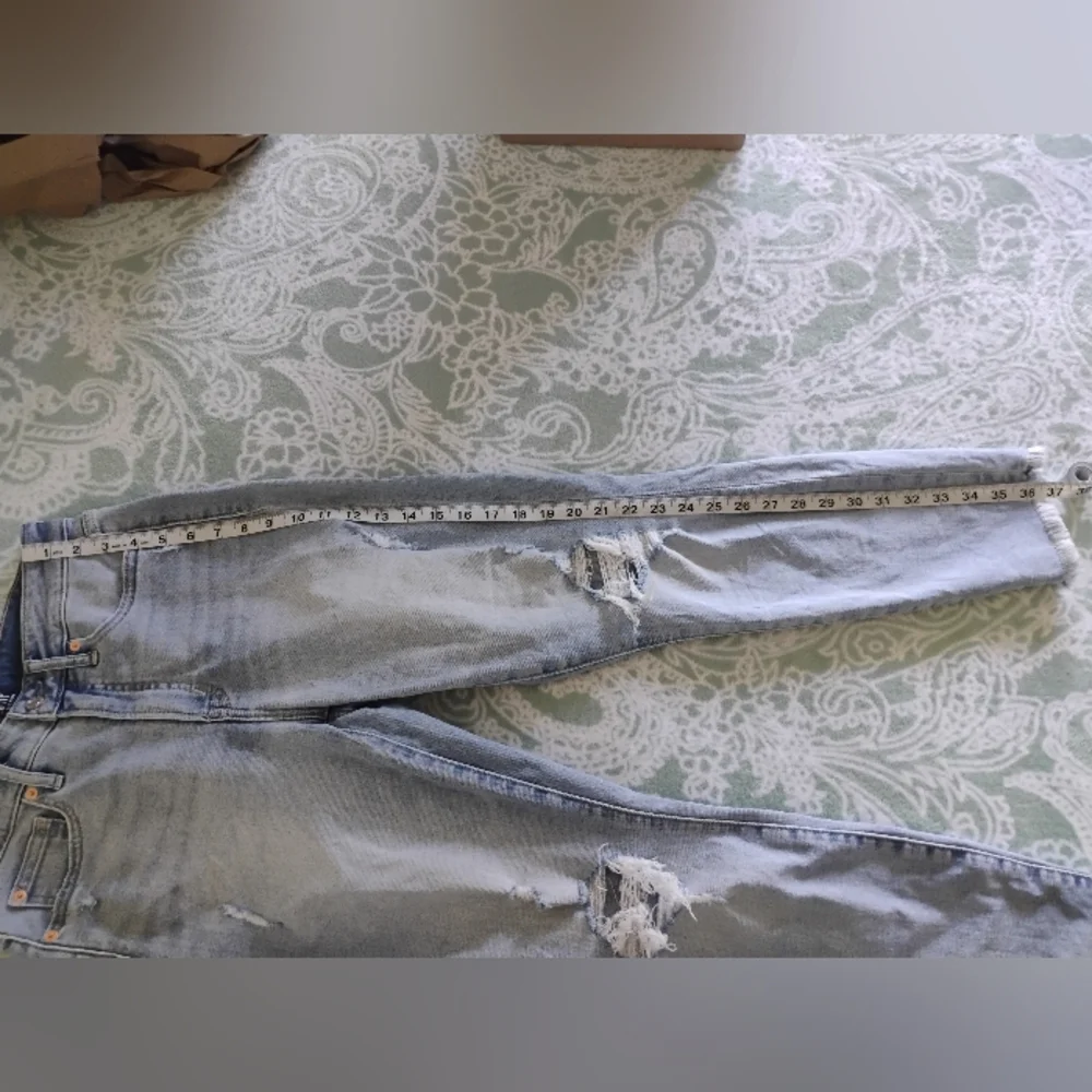 GAP Women's Light Blue Ripped Jeans - Picture 4 of 5